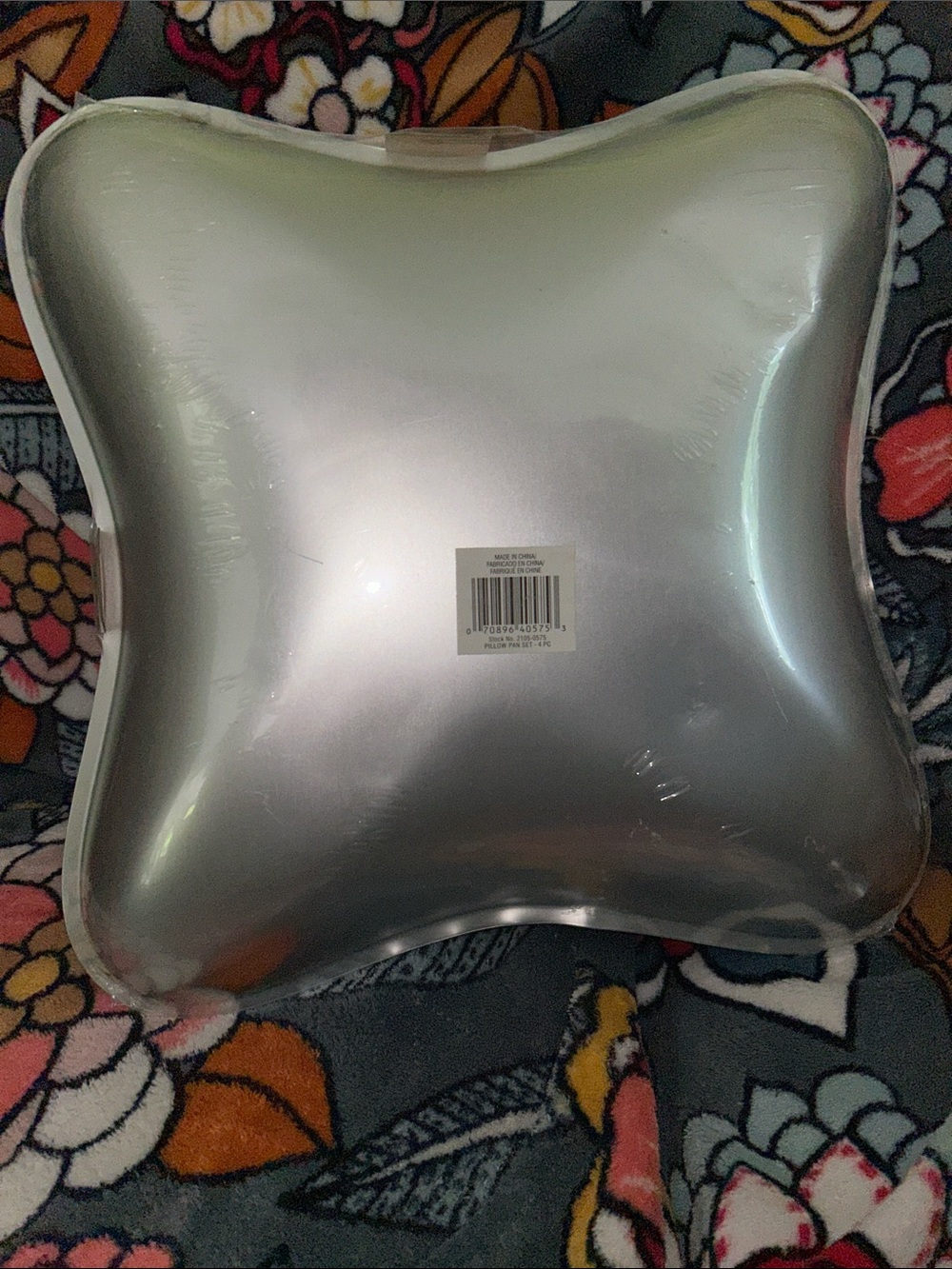 Wilton Silver Nested Star-Shaped Cake Pan Set - Picture 2 of 4